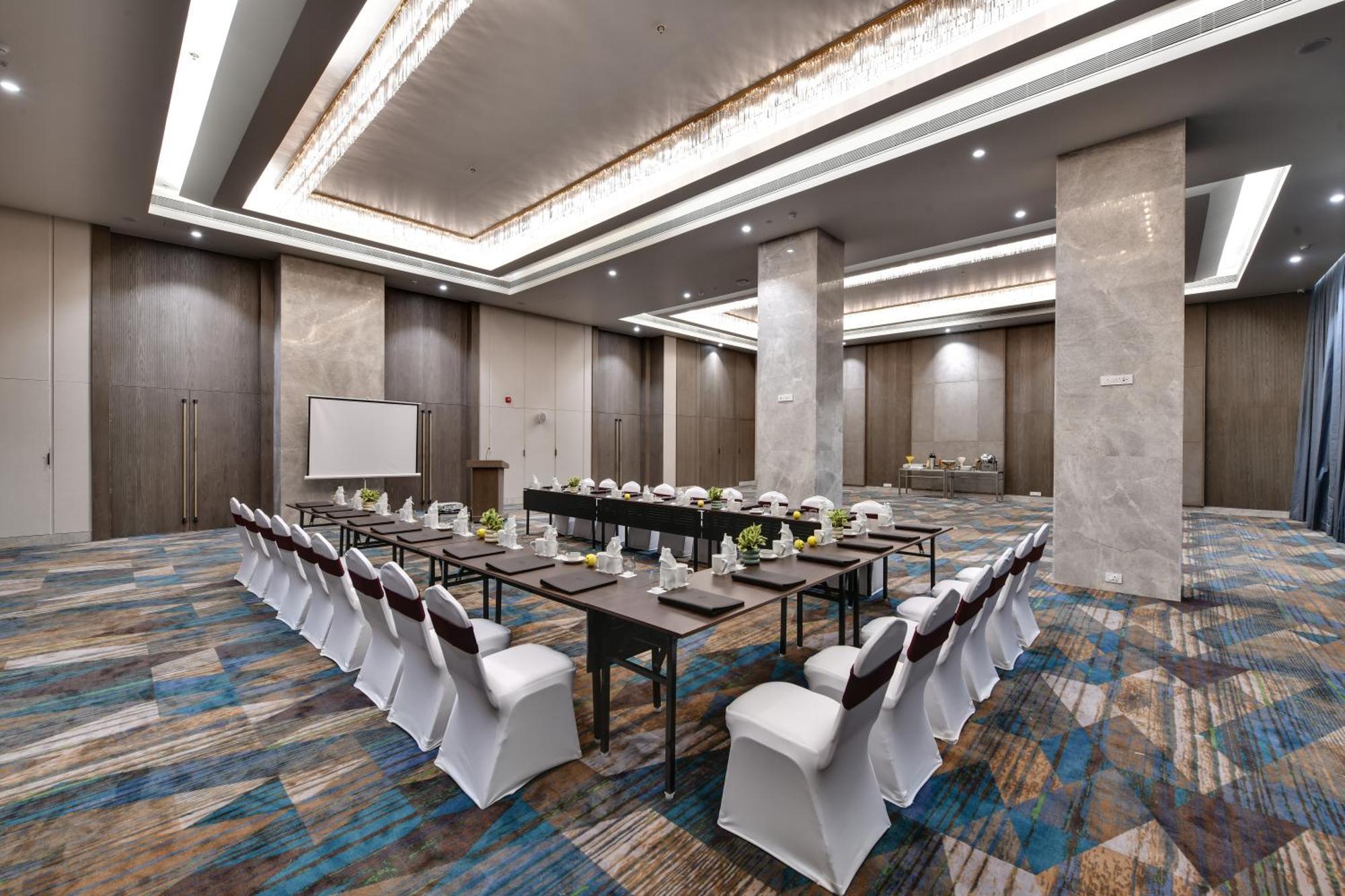 The Fern Residency, Gandhinagar Hotel Kültér fotó